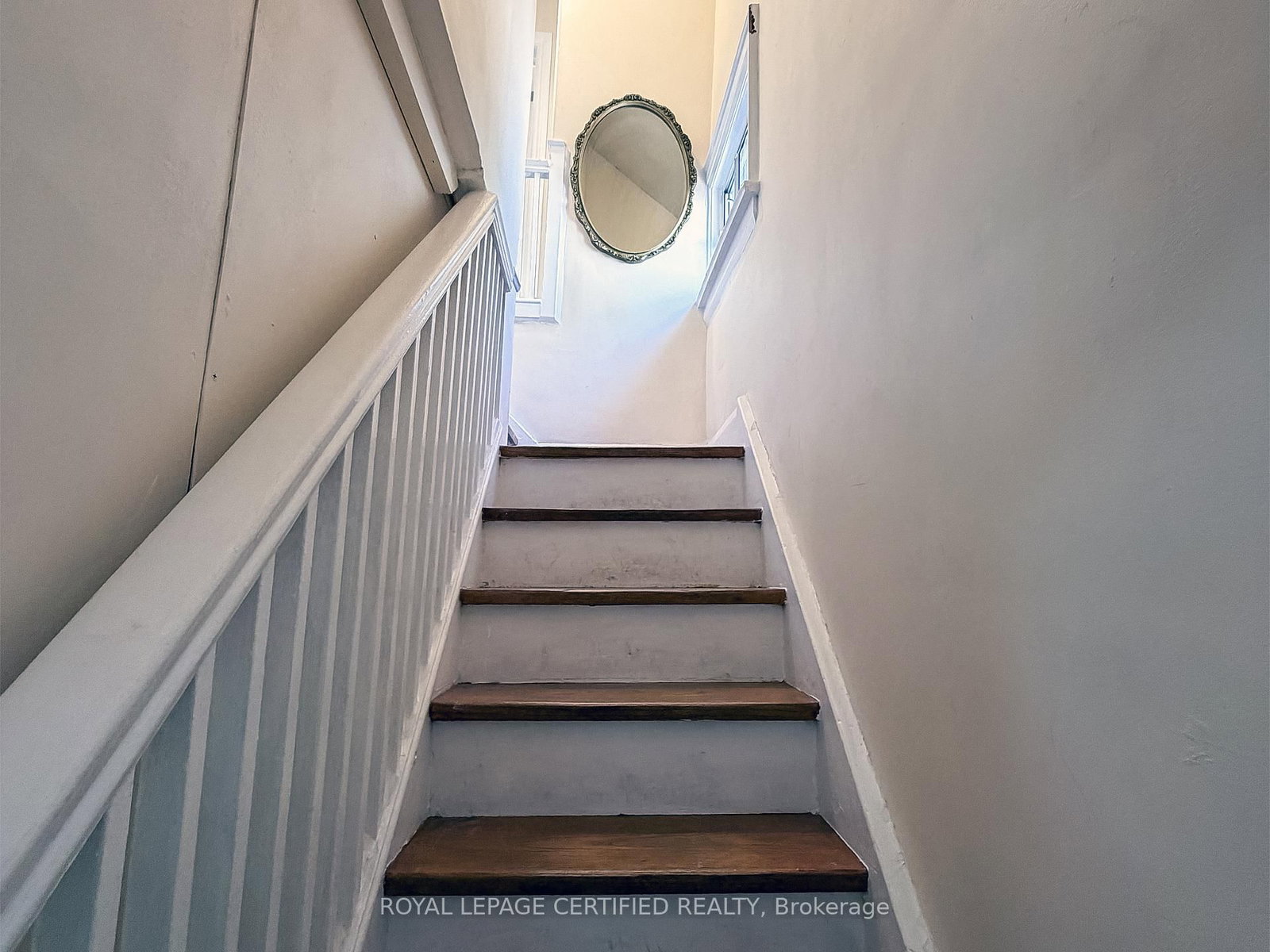 Upper-148 Belgravia Avenue, Toronto, ON, photo 2