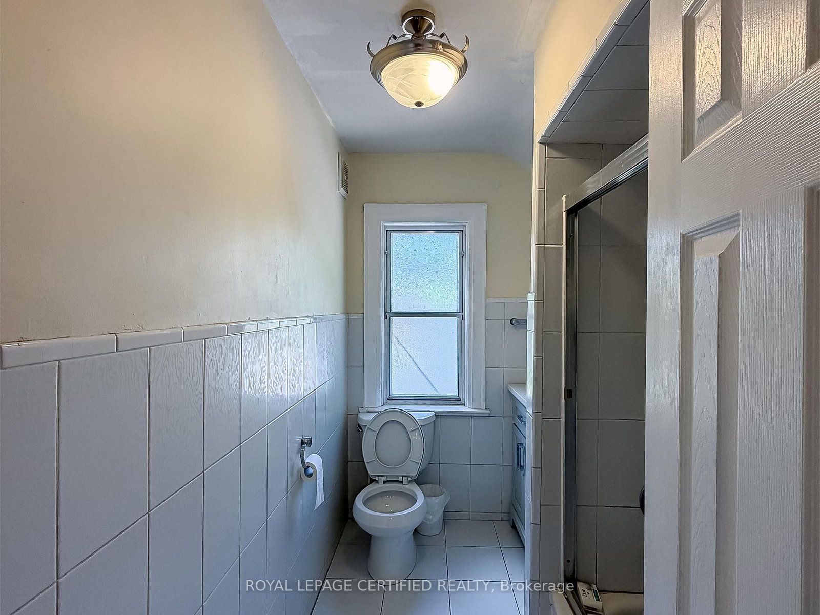 Upper-148 Belgravia Avenue, Toronto, ON, photo 5
