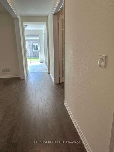 37 Royal Fern Crescent — photo 4