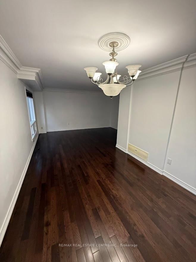 1561 Wintergrove Gardens
