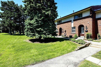 Townhouse, Condo in Applewood