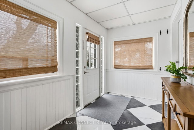 60 Woodbury Road