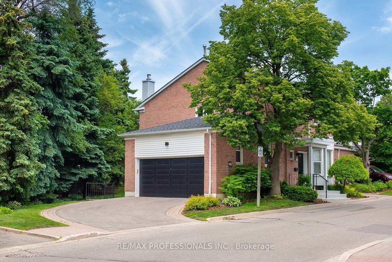 7 Tamarack Circ, Toronto, Ontario