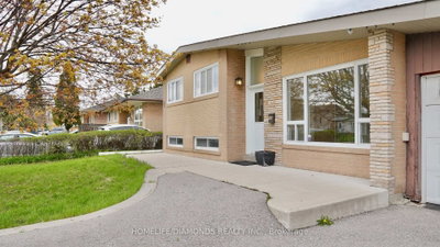 15 ATHLONE Avenue — photo 3