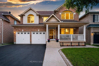 6-bed Detached House · 8 Upshall Dr