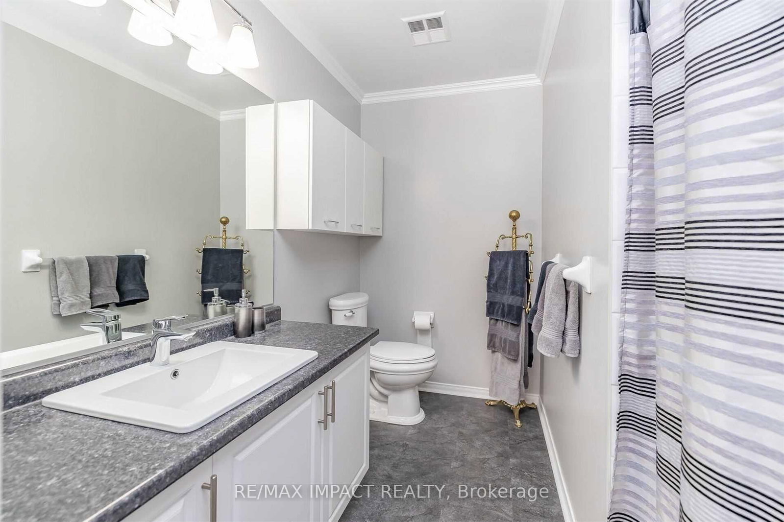 49 Hood Crescent • Brampton, ON photo 13