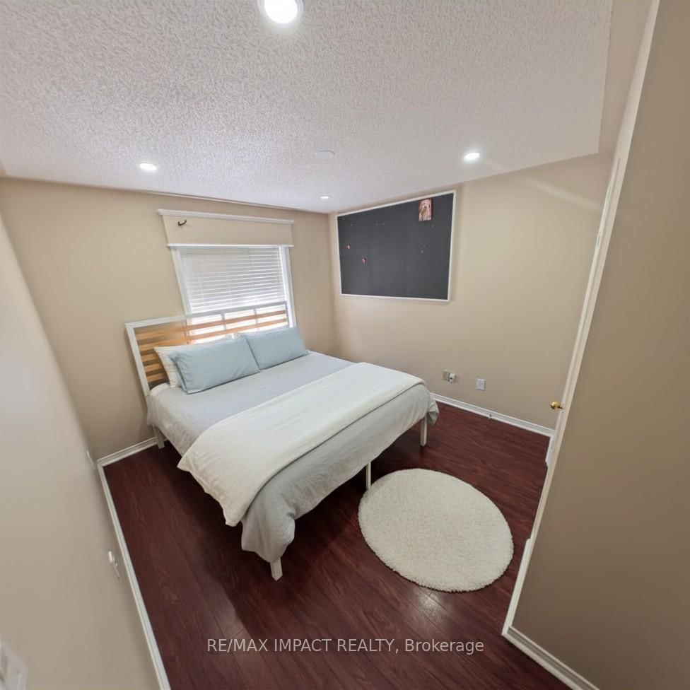 49 Hood Crescent • Brampton, ON photo 14