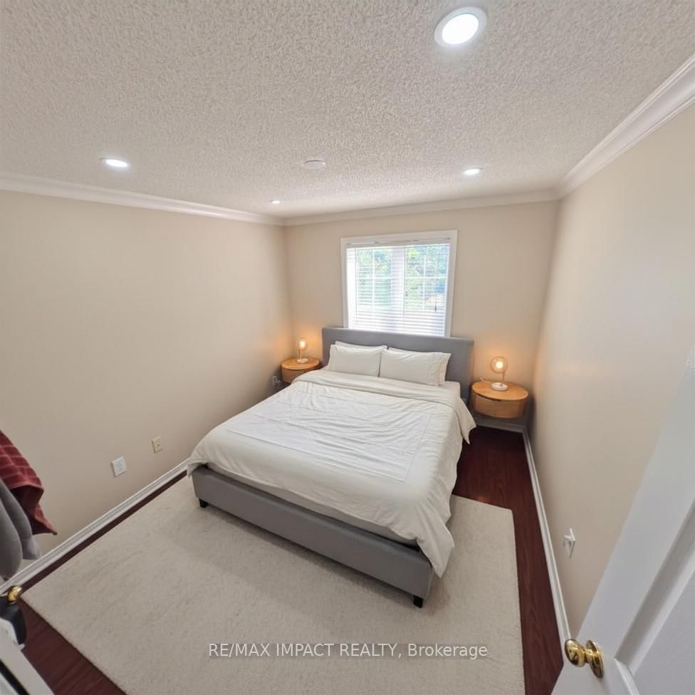 49 Hood Crescent • Brampton, ON photo 16