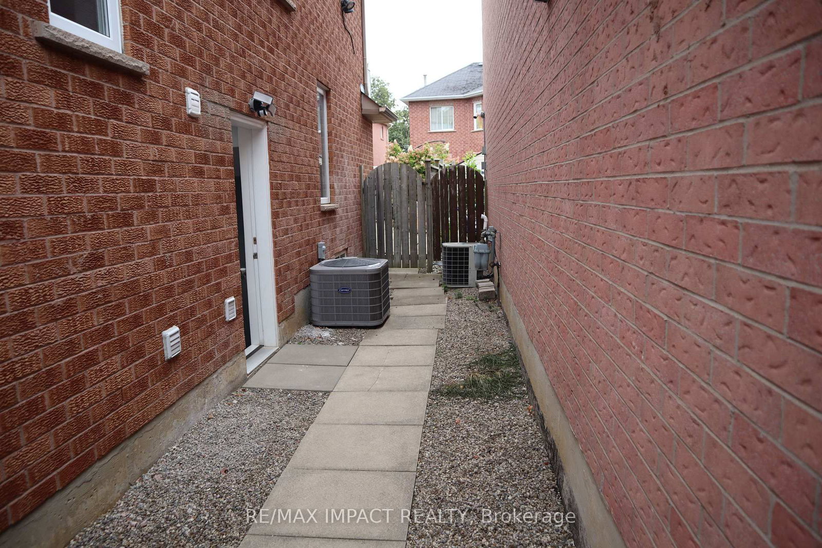 49 Hood Crescent • Brampton, ON photo 24