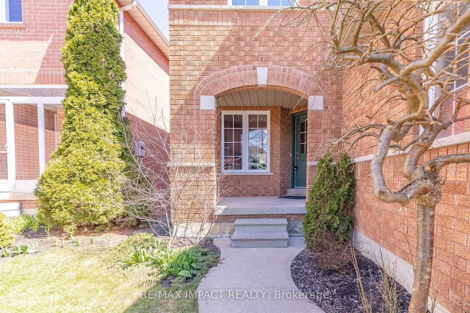 49 Hood Crescent • Brampton, ON photo 4