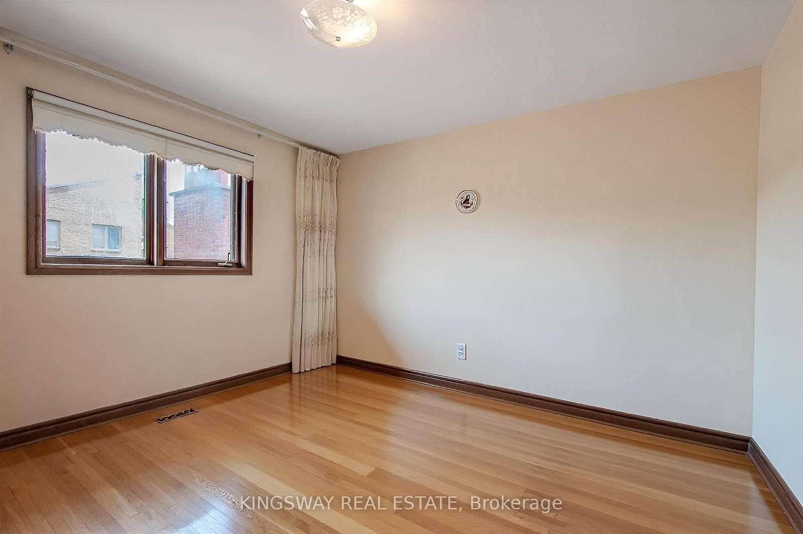 27 Mulholland Avenue • Toronto, ON photo 17