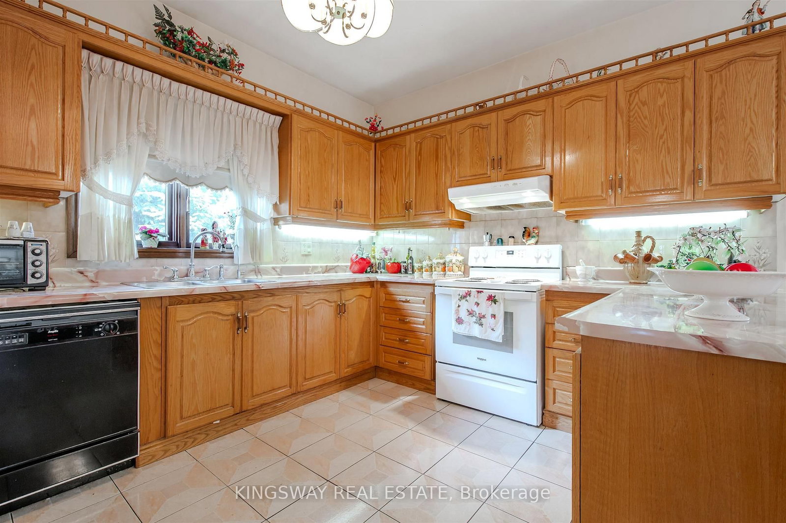 27 Mulholland Avenue • Toronto, ON photo 6