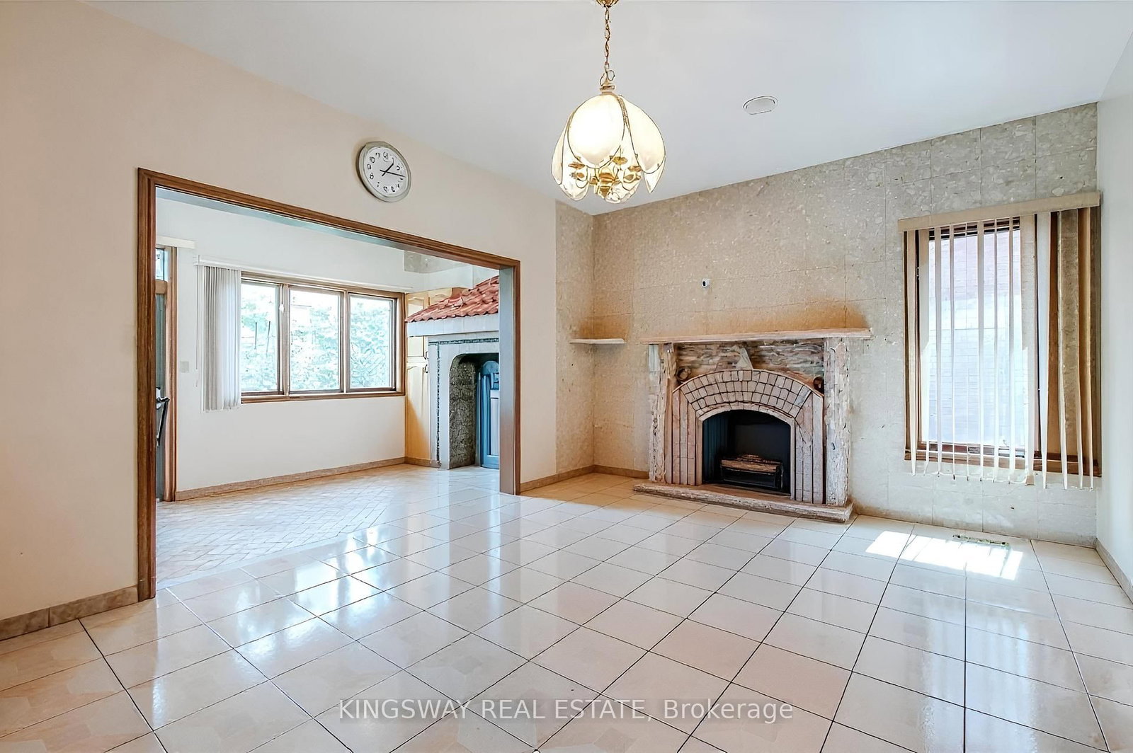 27 Mulholland Avenue • Toronto, ON photo 8