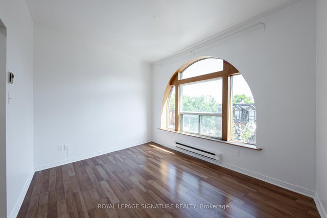 3 - 3040 Dundas Street W