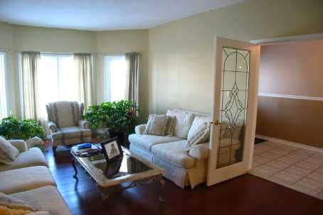 286 Fernforest Dr, Brampton, L6R1B6 | Image 2