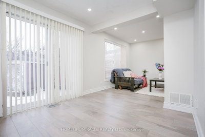 15 Heatherside Court • Brampton, ON photo 4