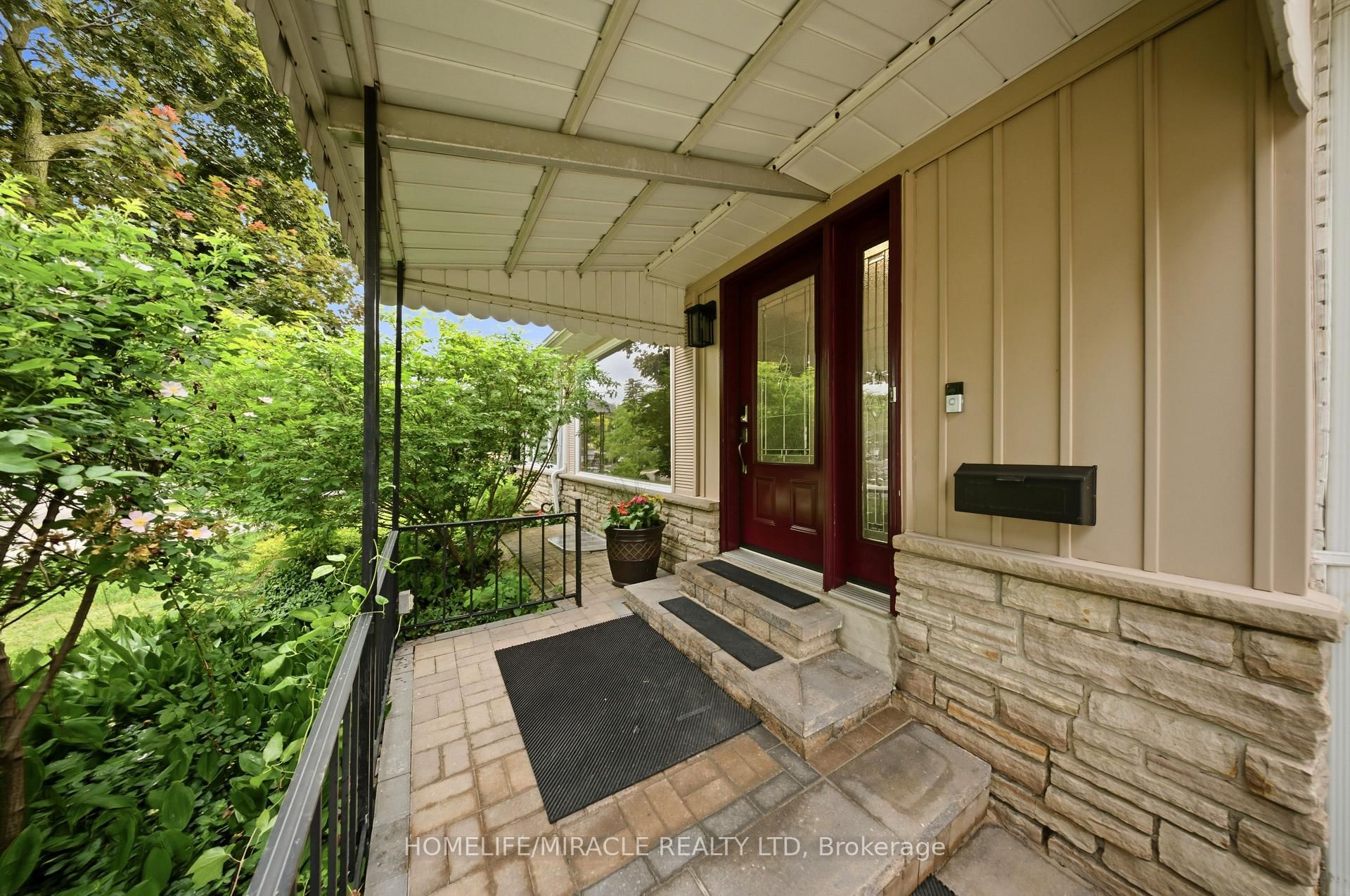 1612 Wavell Crescent