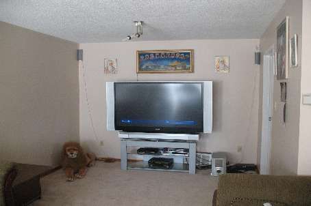 57 Mallard Cres, Brampton, L6S2T7 | Image 2