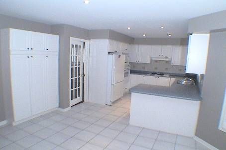 5103 Silverwater Mill Cres, Mississauga, L5V2B6 | Image 3