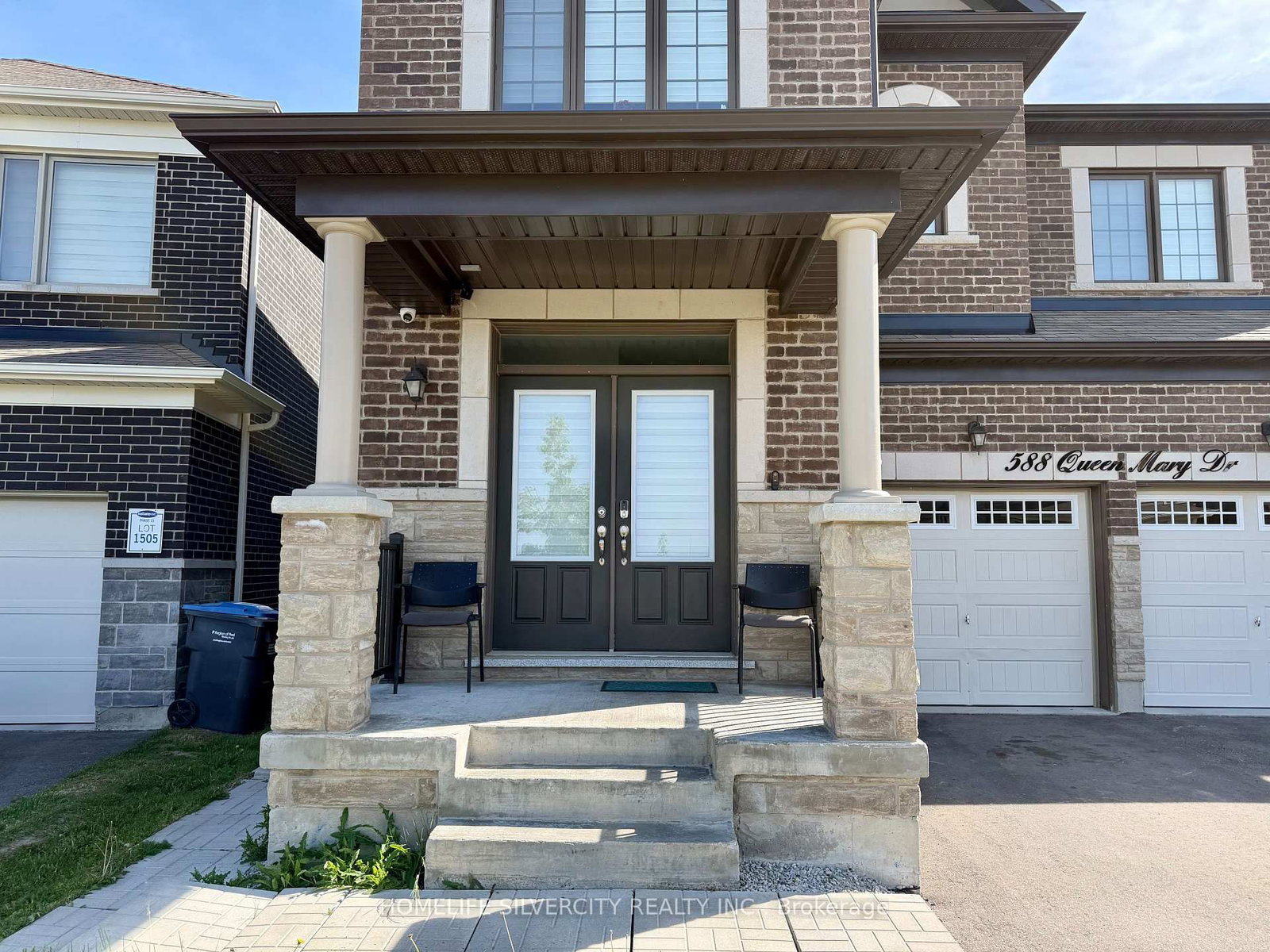 588 Queen Mary Drive, Brampton, ON, photo 2