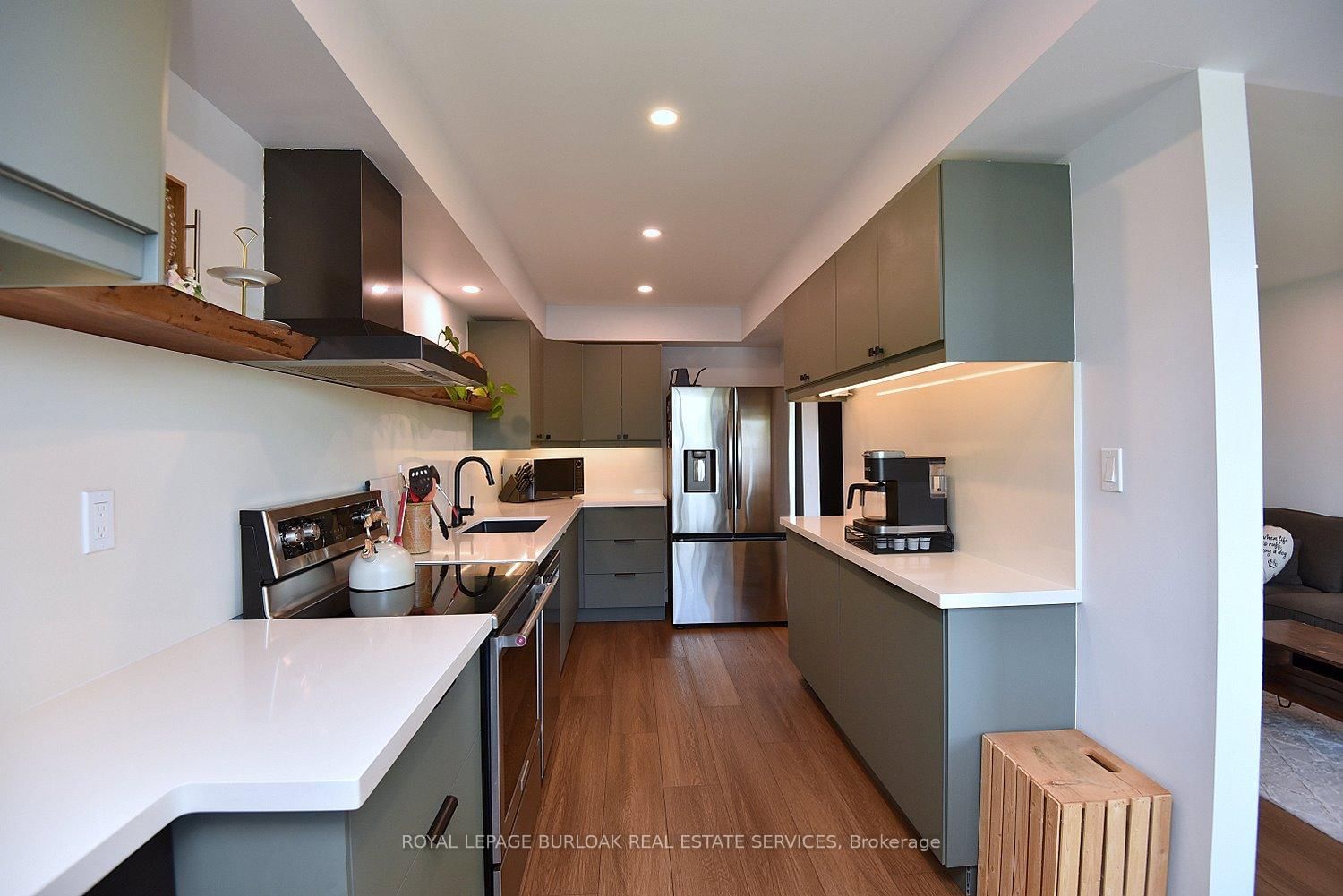 2499 Whittaker Drive • Burlington, ON photo 15