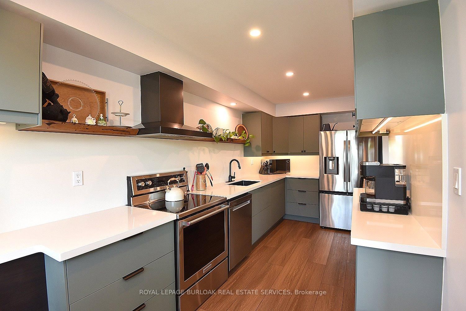 2499 Whittaker Drive • Burlington, ON photo 16