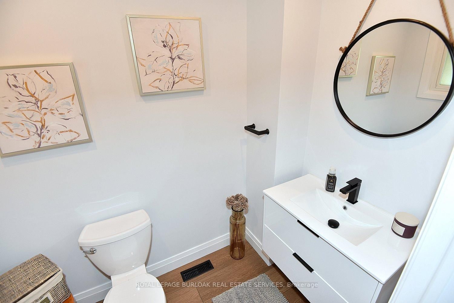 2499 Whittaker Drive • Burlington, ON photo 18
