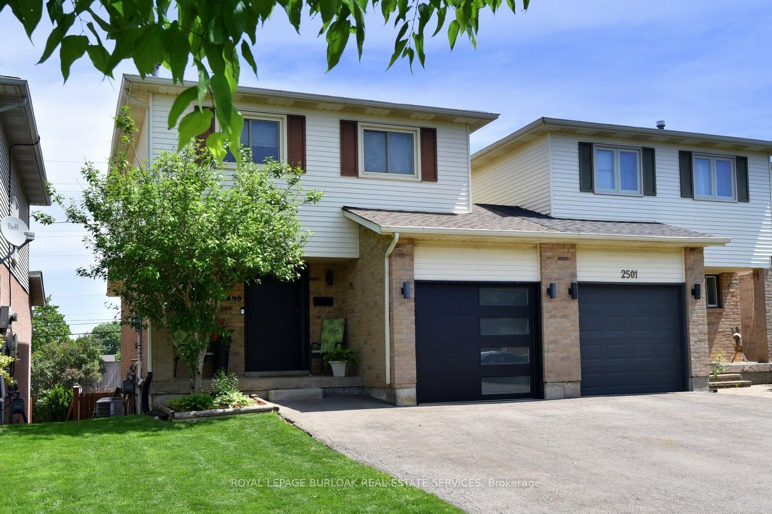 2499 Whittaker Drive • Burlington, ON photo 2