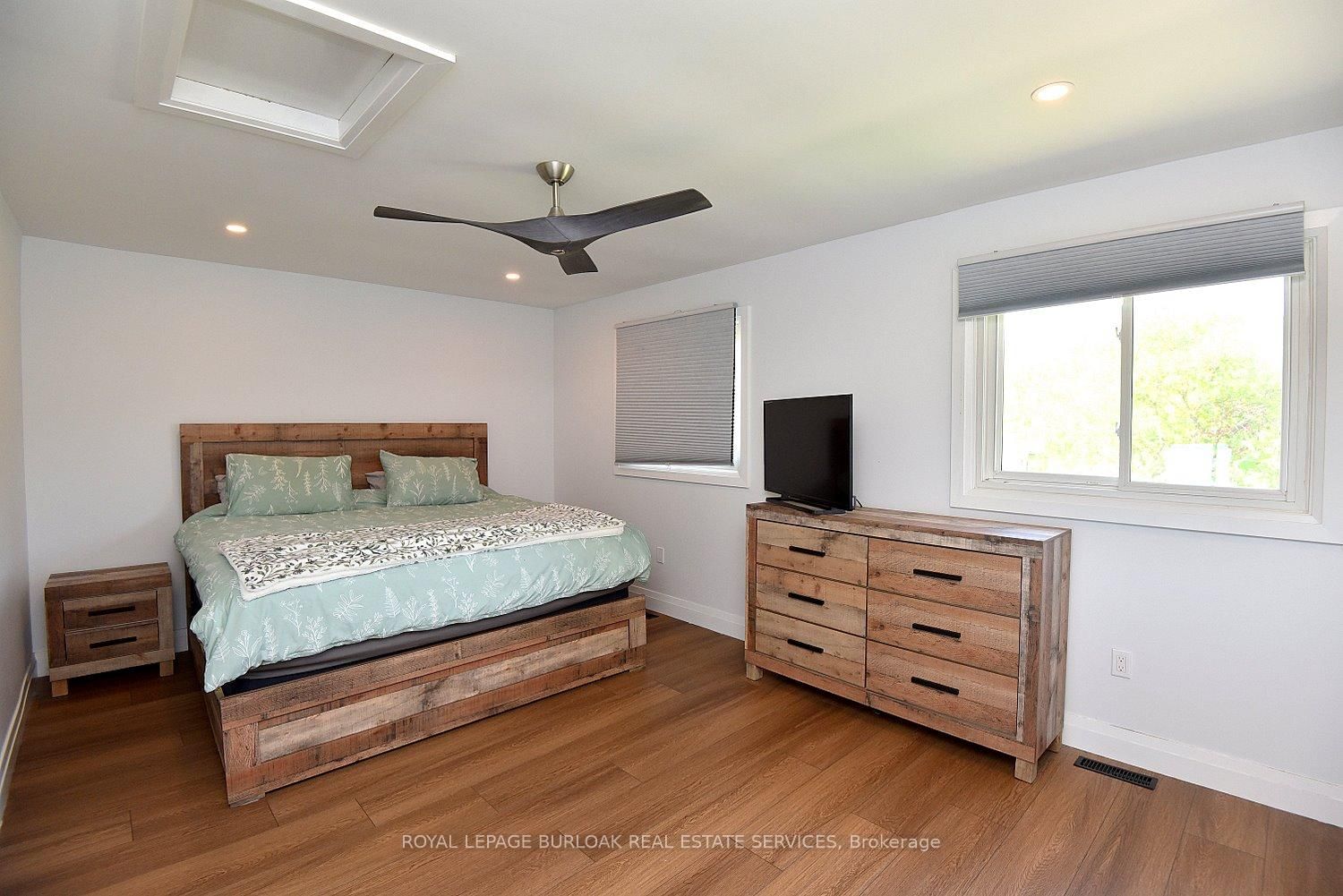 2499 Whittaker Drive • Burlington, ON photo 23