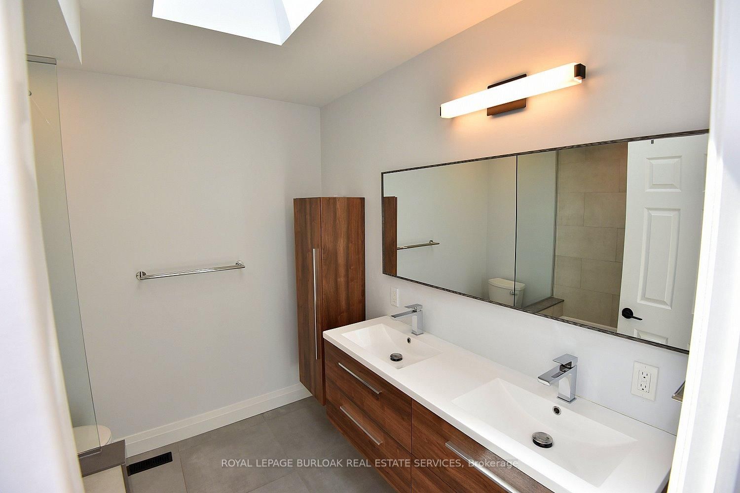 2499 Whittaker Drive • Burlington, ON photo 30