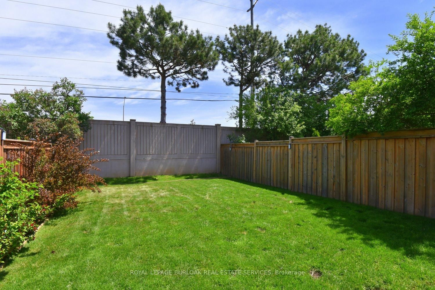 2499 Whittaker Drive • Burlington, ON photo 40