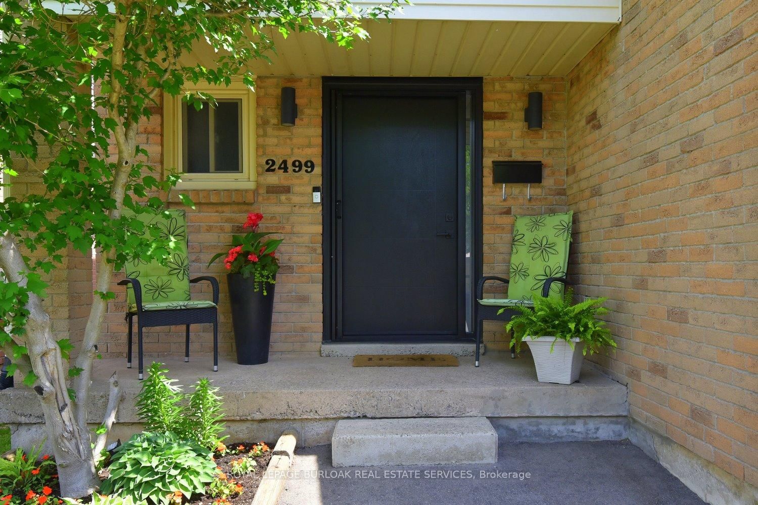 2499 Whittaker Drive • Burlington, ON photo 5