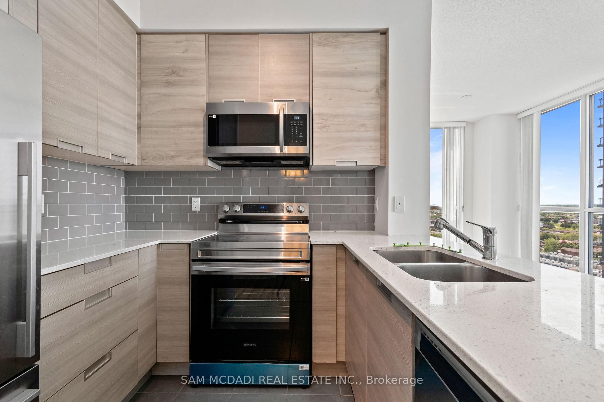 55 Eglinton Avenue W, Unit 1602