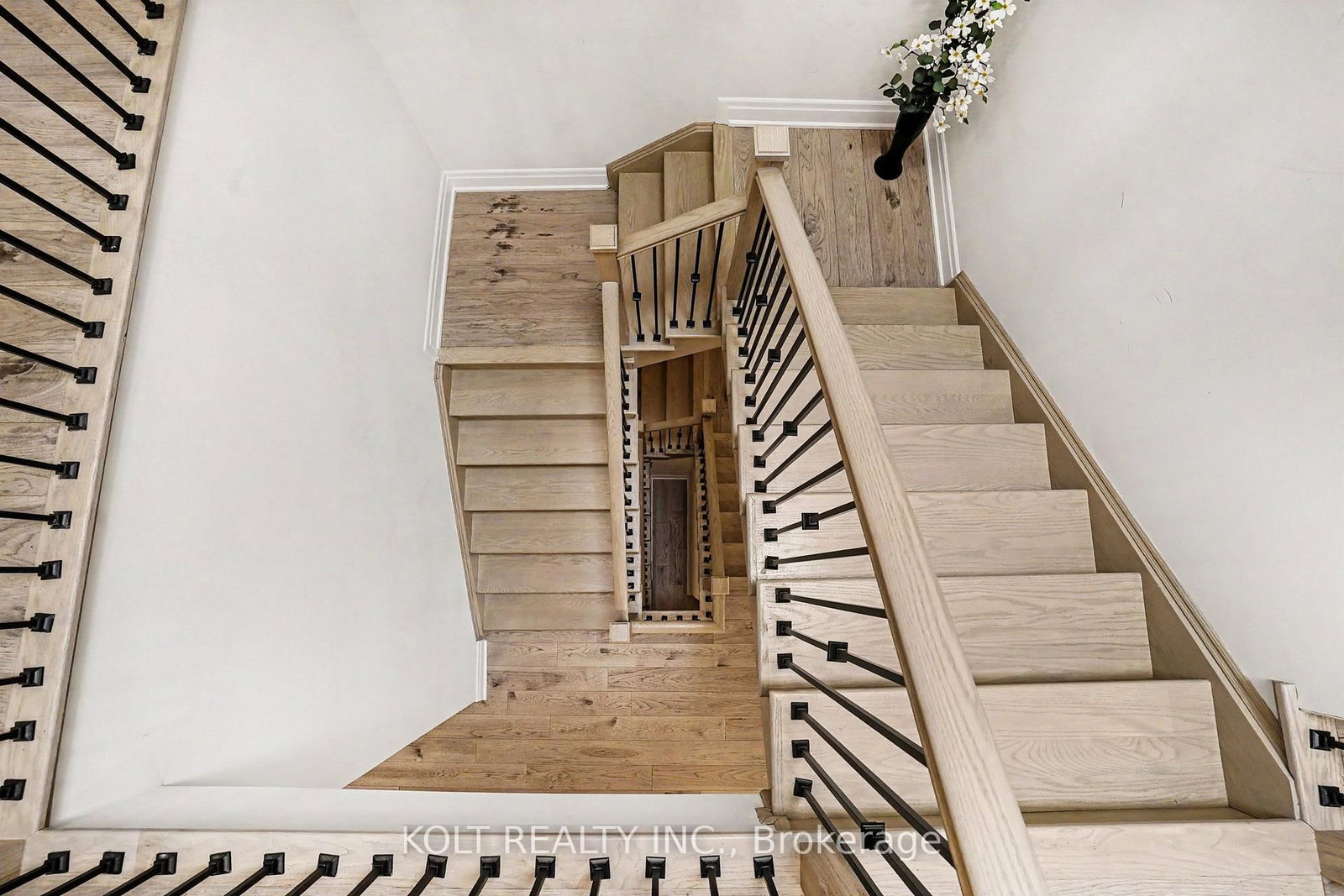 2293 Charles Cornwall Avenue • Oakville, ON photo 19
