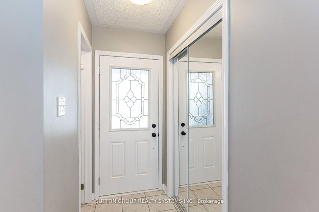 1152 Riddell Crescent