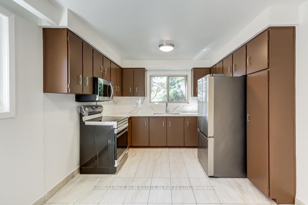 38 Jellicoe Avenue • Toronto, ON photo 11