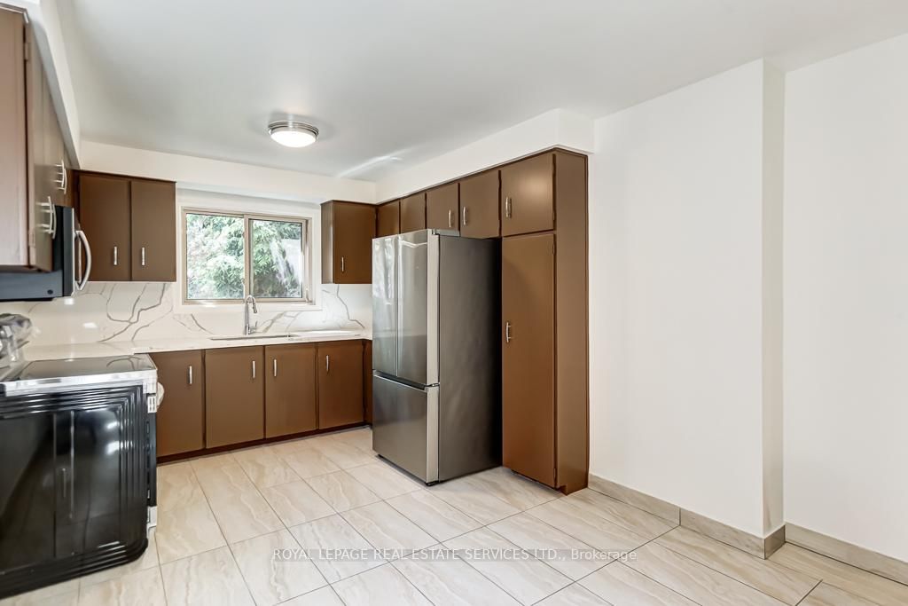 38 Jellicoe Avenue • Toronto, ON photo 12