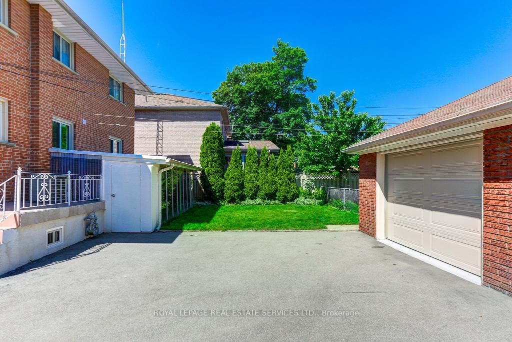 38 Jellicoe Avenue • Toronto, ON photo 42