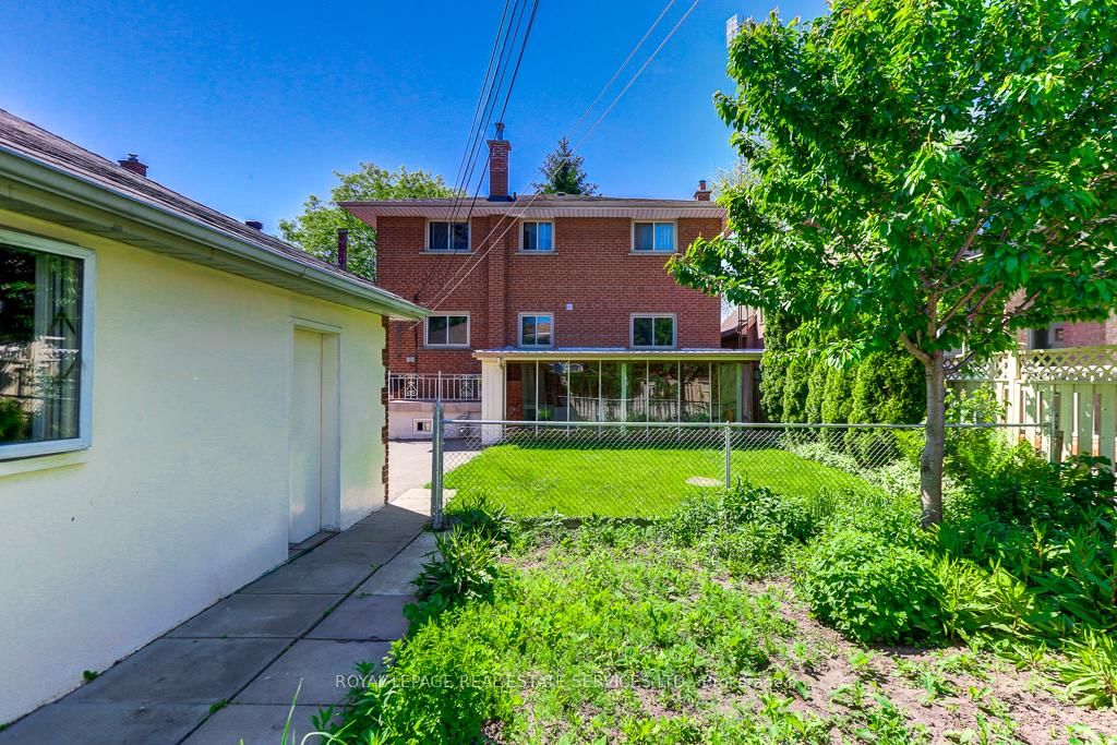 38 Jellicoe Avenue • Toronto, ON photo 45