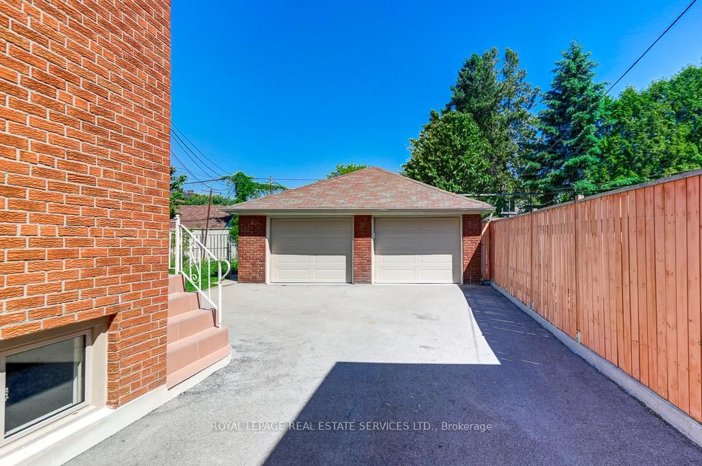 38 Jellicoe Avenue • Toronto, ON photo 46