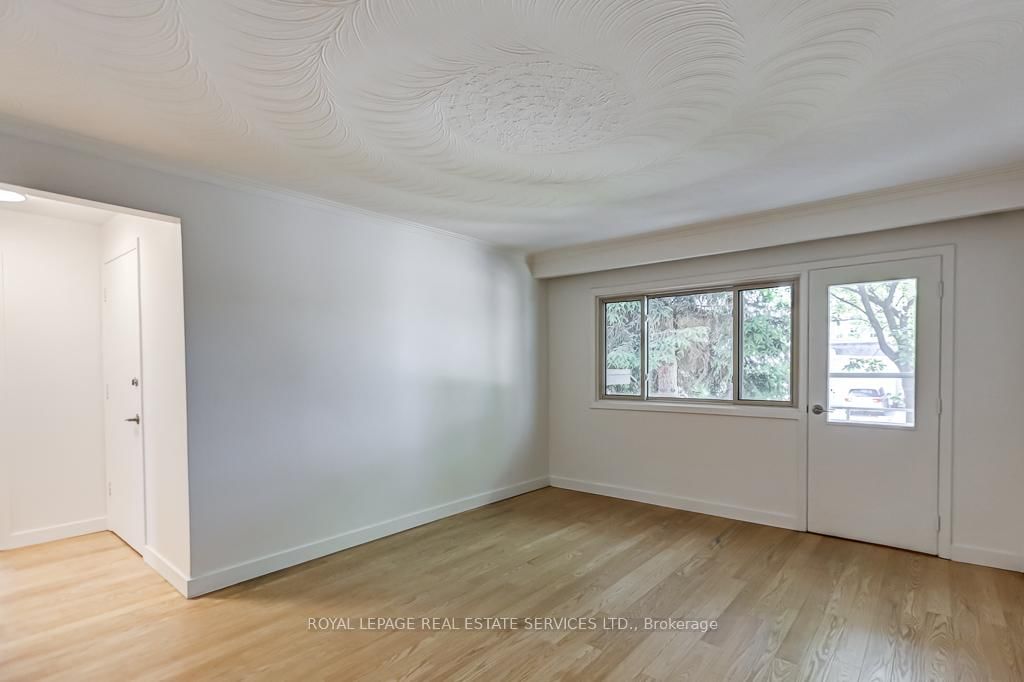 38 Jellicoe Avenue • Toronto, ON photo 6