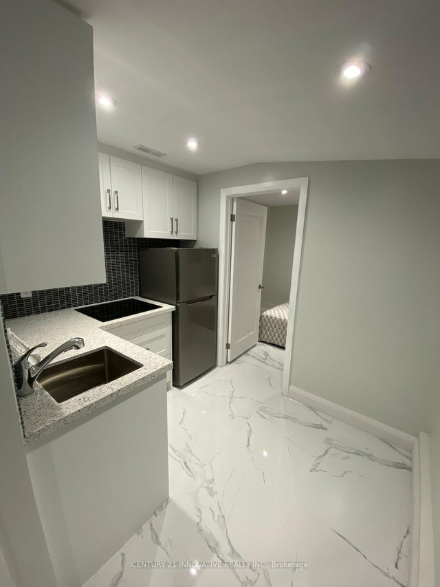 3366 Victory Crescent W