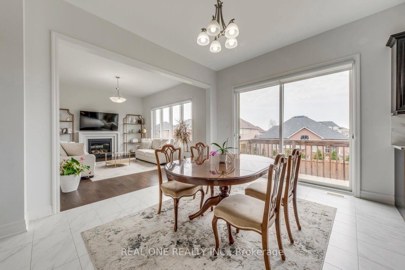 1079 John Laird Oakville,ON L6H 3R5 — Photo 15