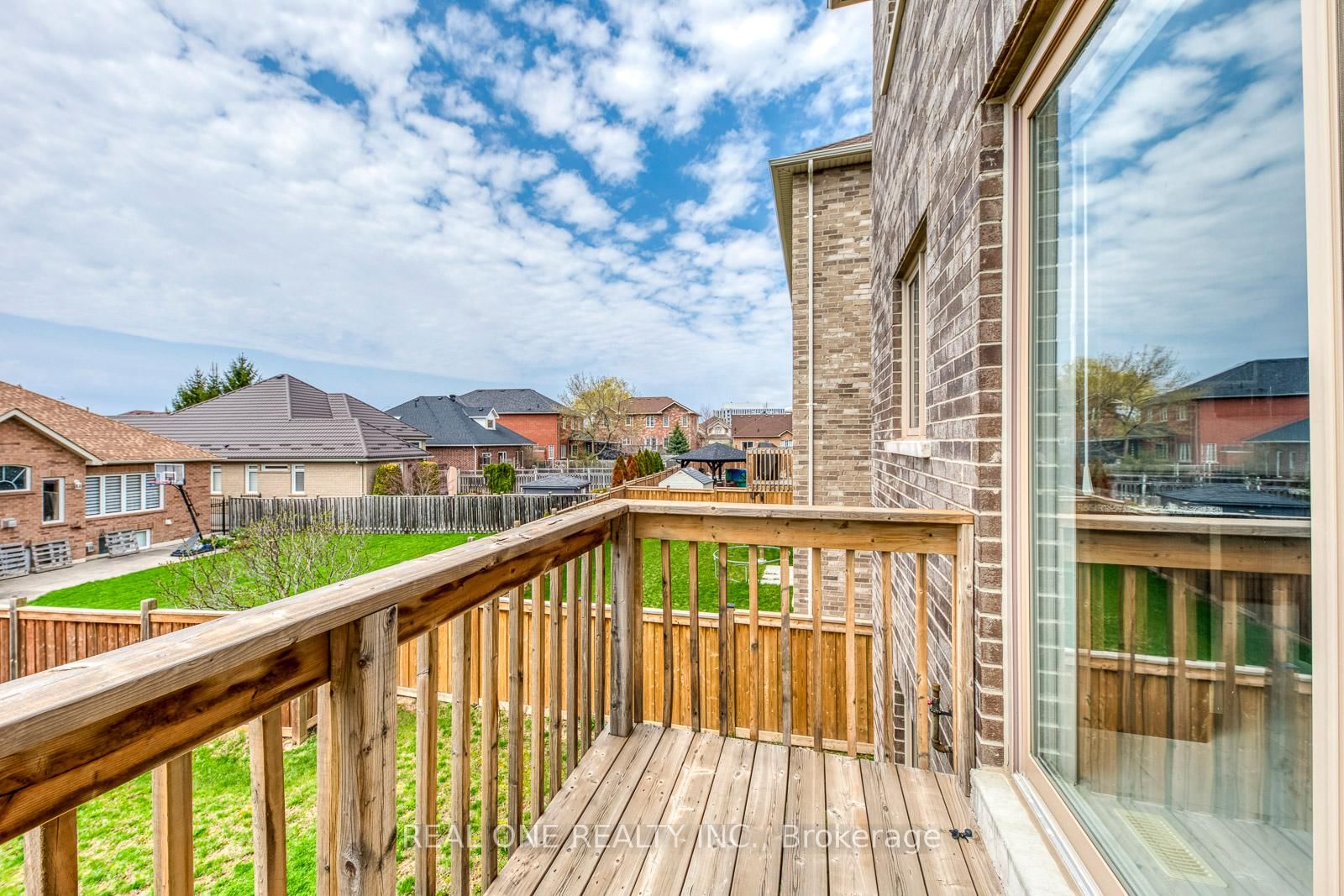 1079 John Laird Oakville,ON L6H 3R5 — Photo 17