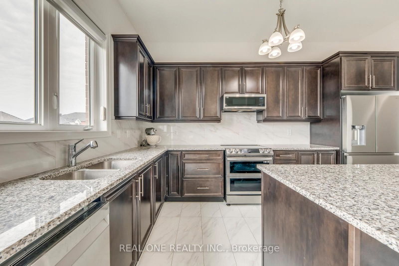 1079 John Laird Oakville,ON L6H 3R5 — Photo 23