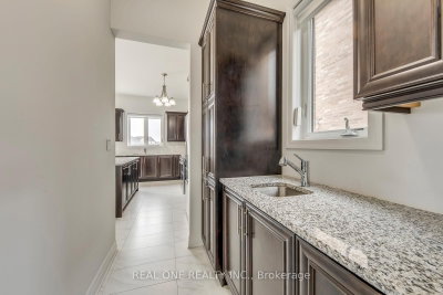 1079 John Laird Oakville,ON L6H 3R5 — Photo 24