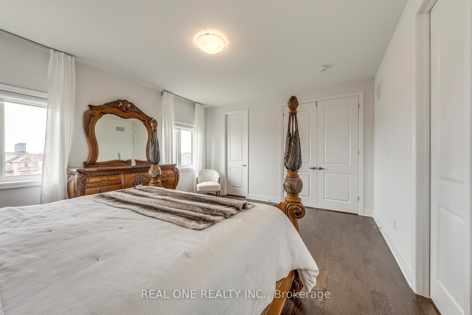 1079 John Laird Oakville,ON L6H 3R5 — Photo 28