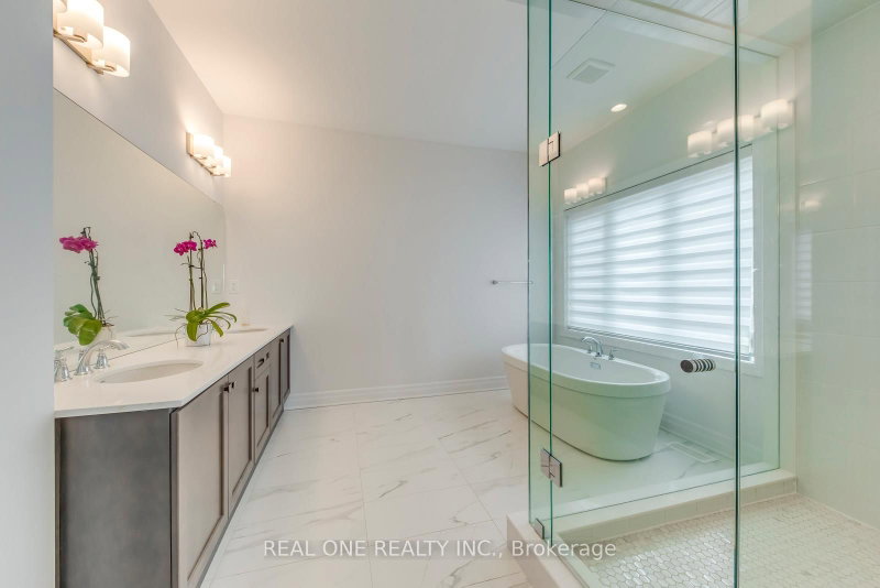 1079 John Laird Oakville,ON L6H 3R5 — Photo 29