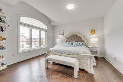1079 John Laird Oakville,ON L6H 3R5 — Photo 31