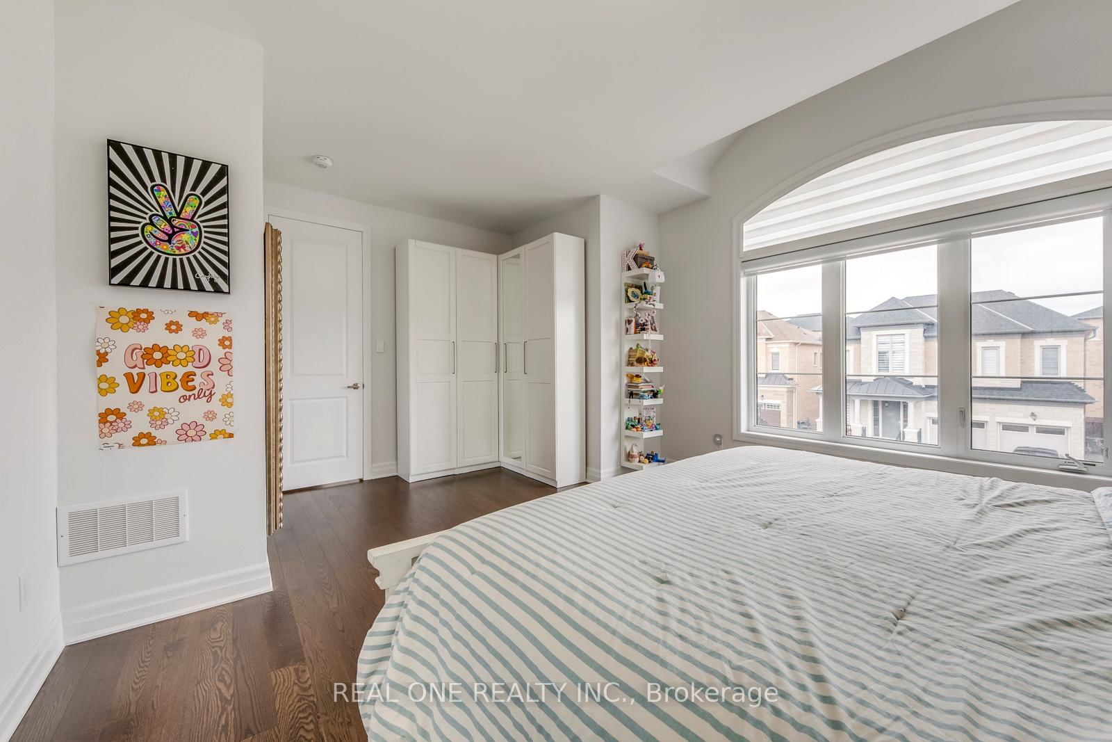 1079 John Laird Oakville,ON L6H 3R5 — Photo 32